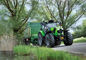 Traktor DEUTZ-FAHR Cshift s pásovými jednotkami Soucy Track