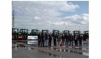 DEUTZ-FAHR předal 15 nových traktorů letišti v Mnichově