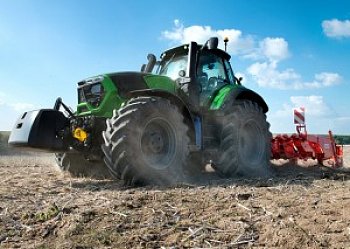 Nové traktory nejen v zelené barvě