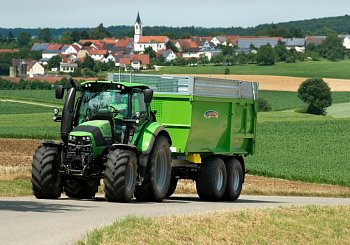 DEUTZ – FAHR ROZŠÍŘIL NOVOU ŘADU 6 O 6-TI VÁLCOVÝ MODEL AGROTRON 6140 – MALÝ 6VÁLEC S ROZMĚRY 4VÁLCE