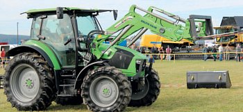 Kámen 2015: Přehlídka traktorů s čelními nakladači